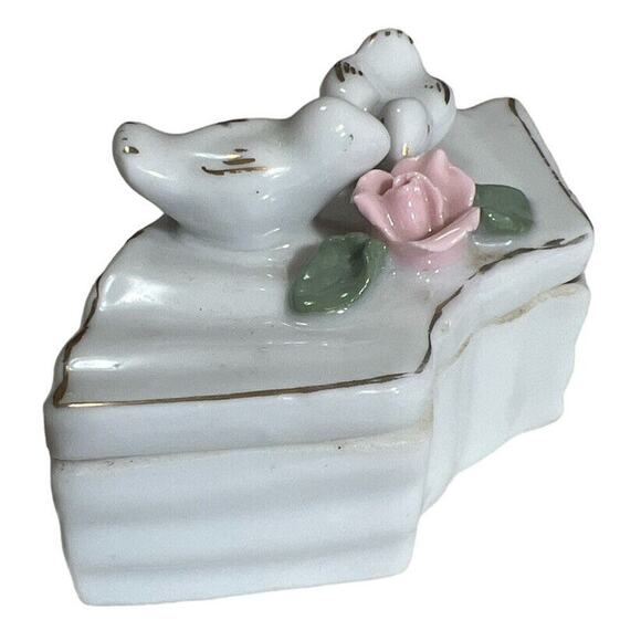 TRINKET BOX Vintage Small Porcelain Box with 2 Birds and 1 Flower - Picture 7 of 12